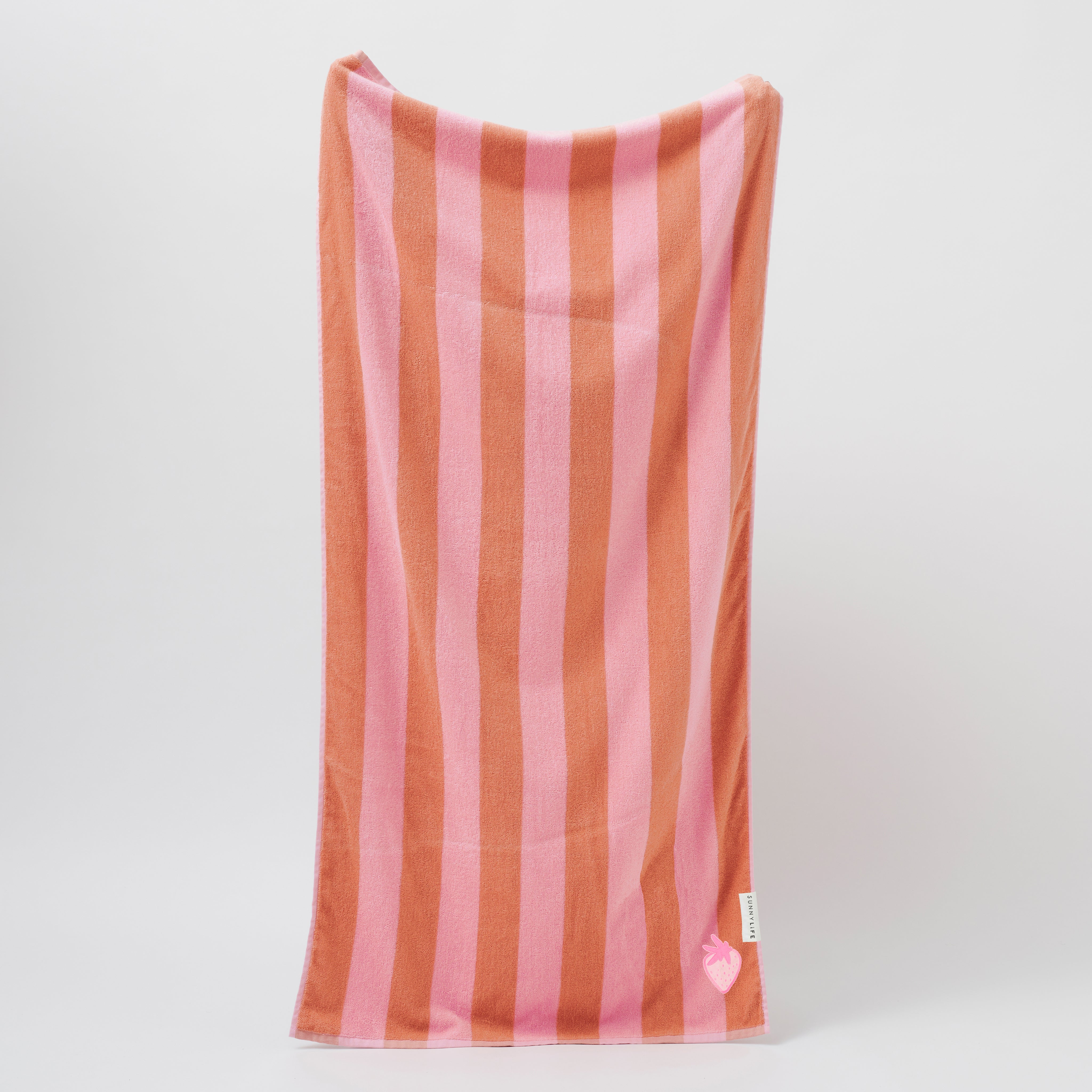 sunnylife-kids-beach-towel-sea-seeker-strawberry-sunl-s3vkbtsb-