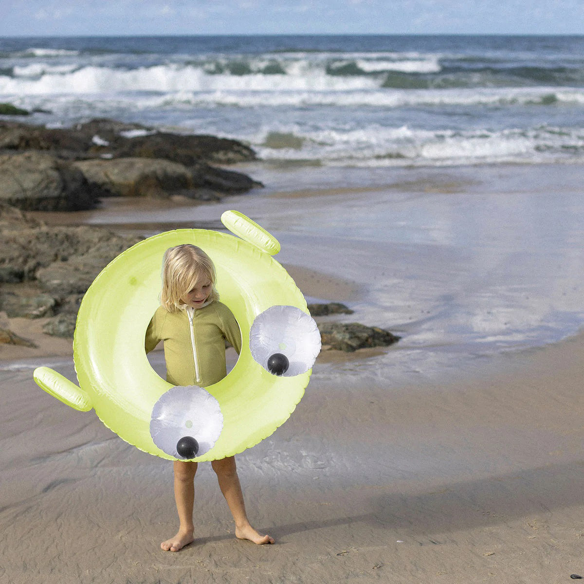 sunnylife-luxe-pool-ring-monty-the-monster-sunl-s2lpoomf- (3)