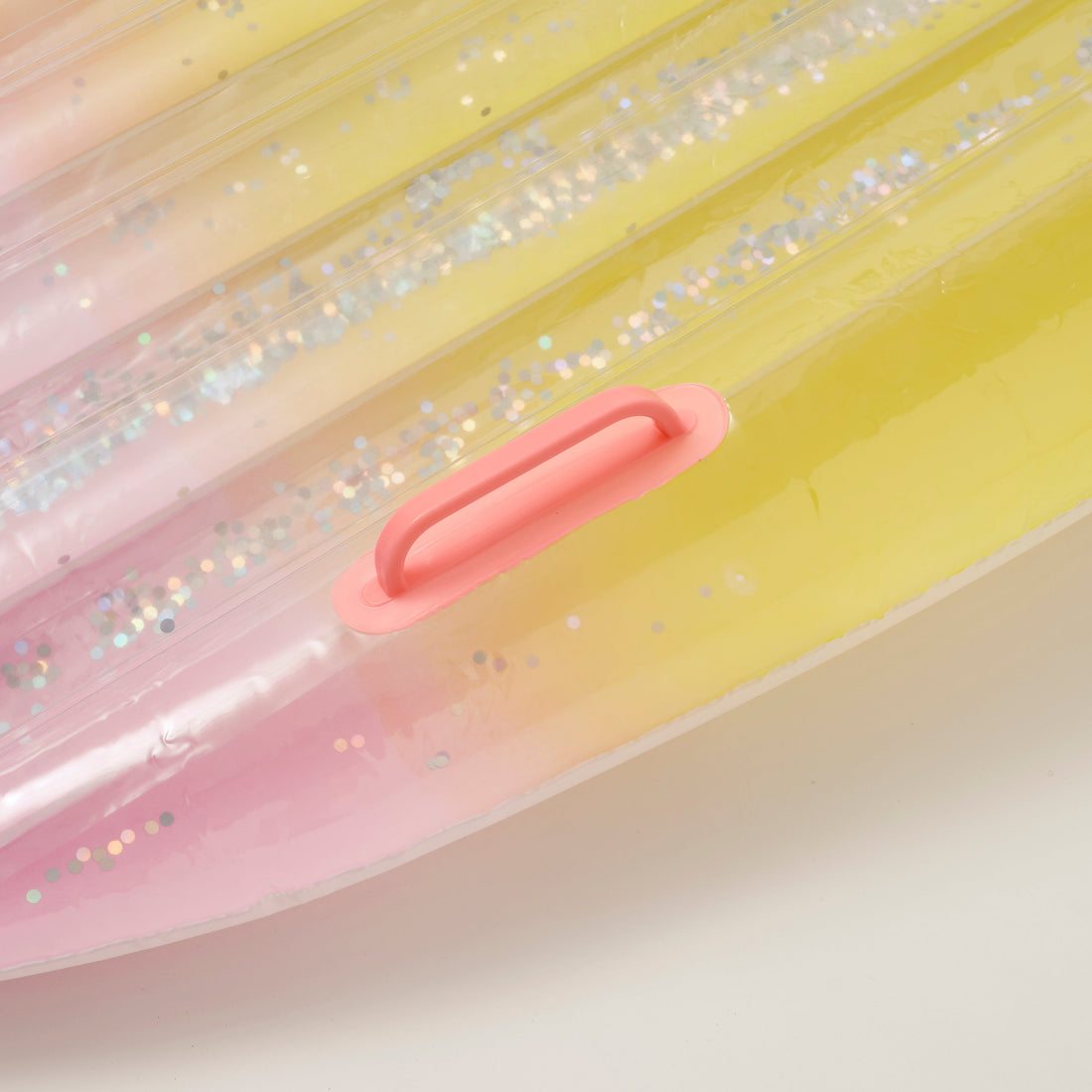 sunnylife-ride-with-me-surfboard-float-rainbow-ombre-sunl-s2lsrfro- (3)