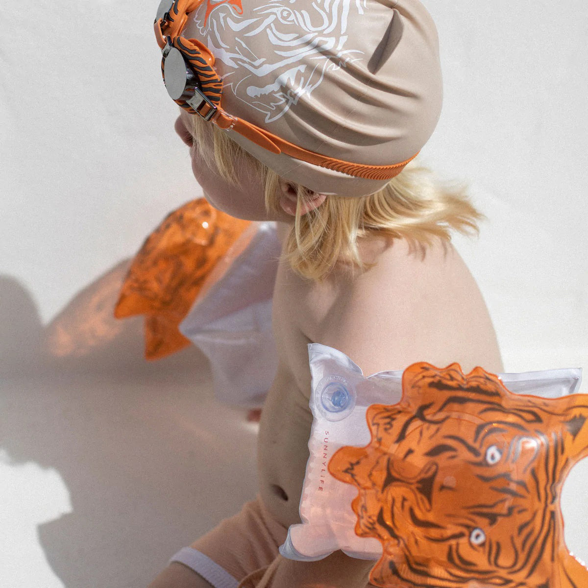 sunnylife-swimming-cap-tully-the-tiger sunl-s2vcapti- (3)