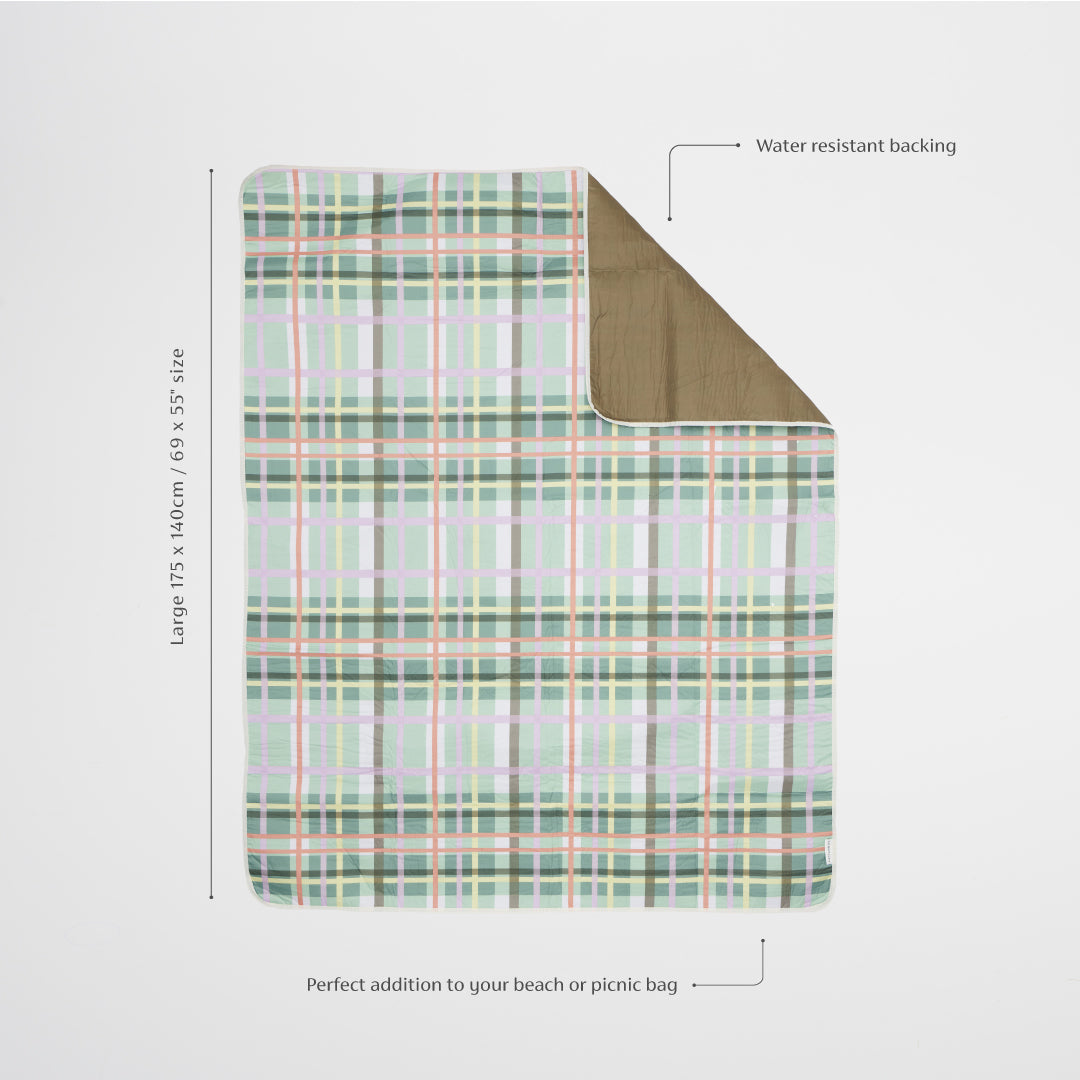 sunnylife-wash-me-beach-&-picnic-blanket-sage-plaid-sunl-s2dblksg- (2)