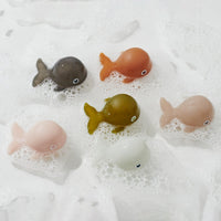 sunnylife-whale-bath-squirters-whale-set-of-6-sunl-s22squwh- (2)