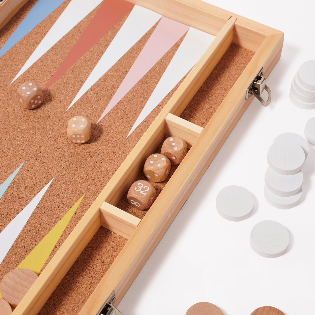 sunnylife-wooden-backgammon-majorelle-sunl-s3wlwbak- (3)