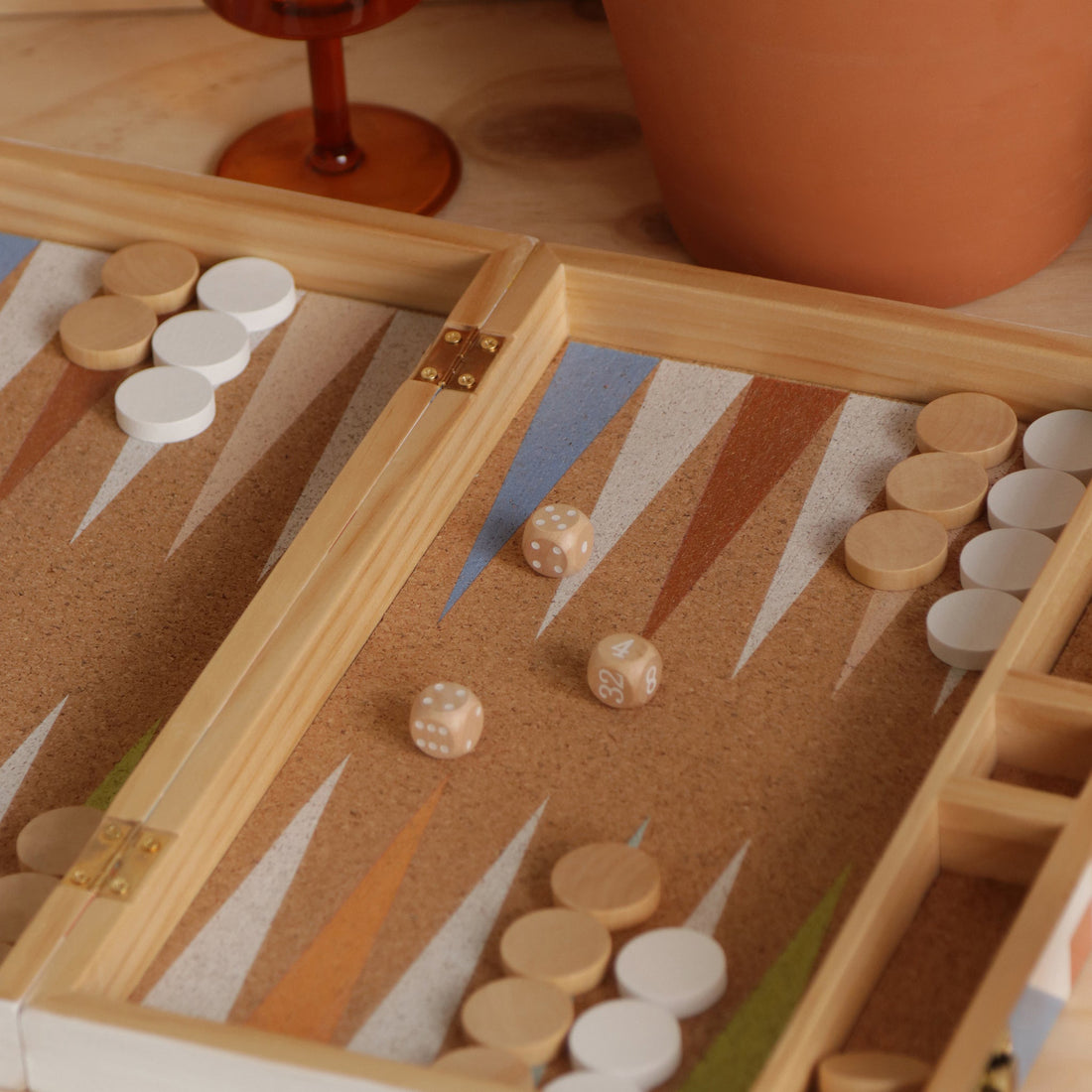 sunnylife-wooden-backgammon-majorelle-sunl-s3wlwbak- (8)