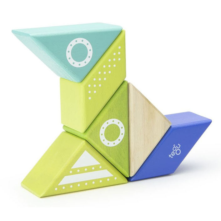 tegu-travel-pal-spaceship-magnetic-wooden-blocks- (5)