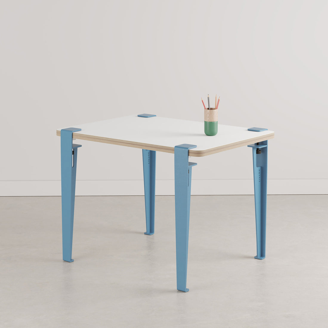 tiptoe-kids-desk-virce-versa-blackboar-&-white-tabletop-with-legs-whale-blue-70x50cm-tipt-stt07005023p02-tle050st1mz450- (3)