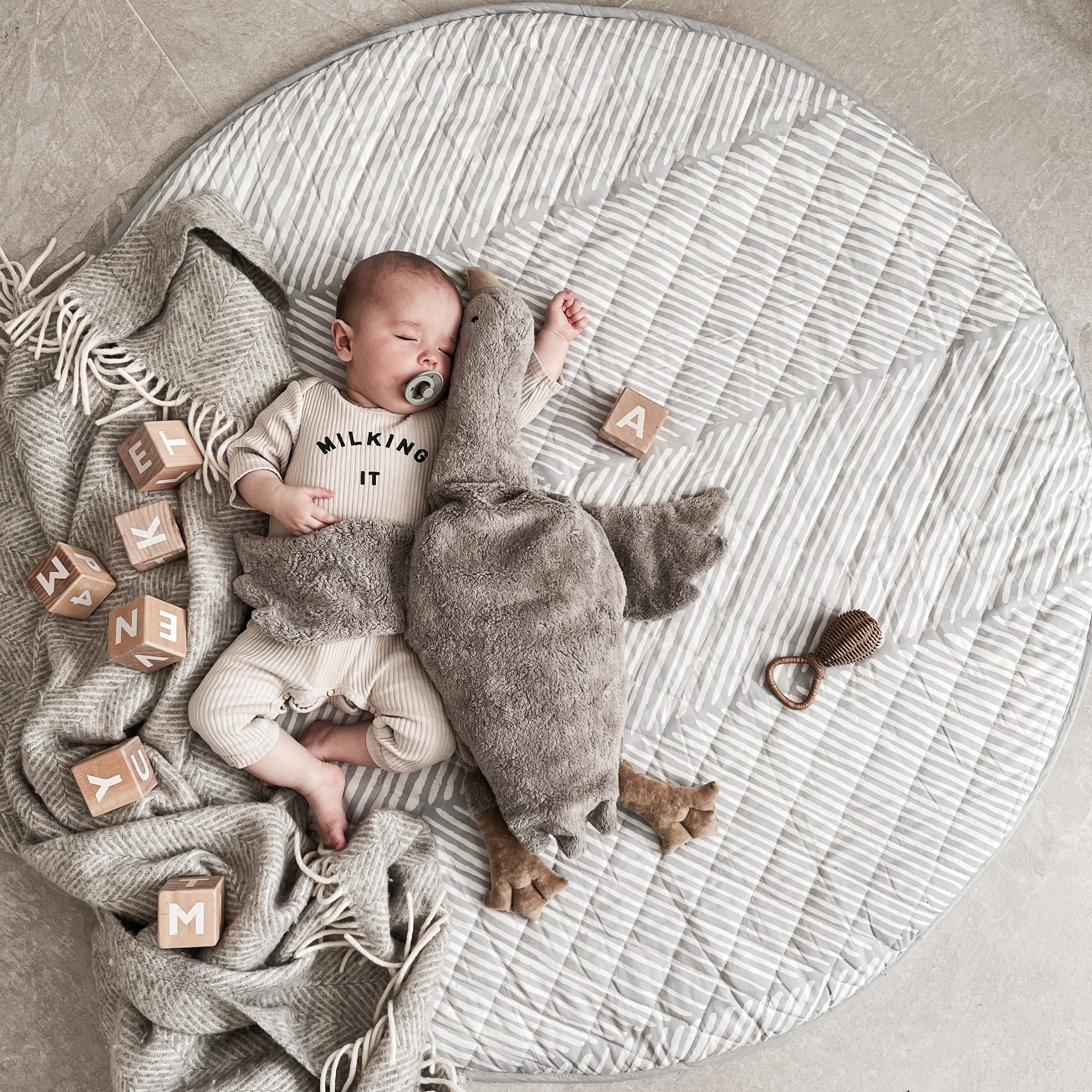 toddlekind-luxe-diaper-free-mat-stone-123cm- (6)
