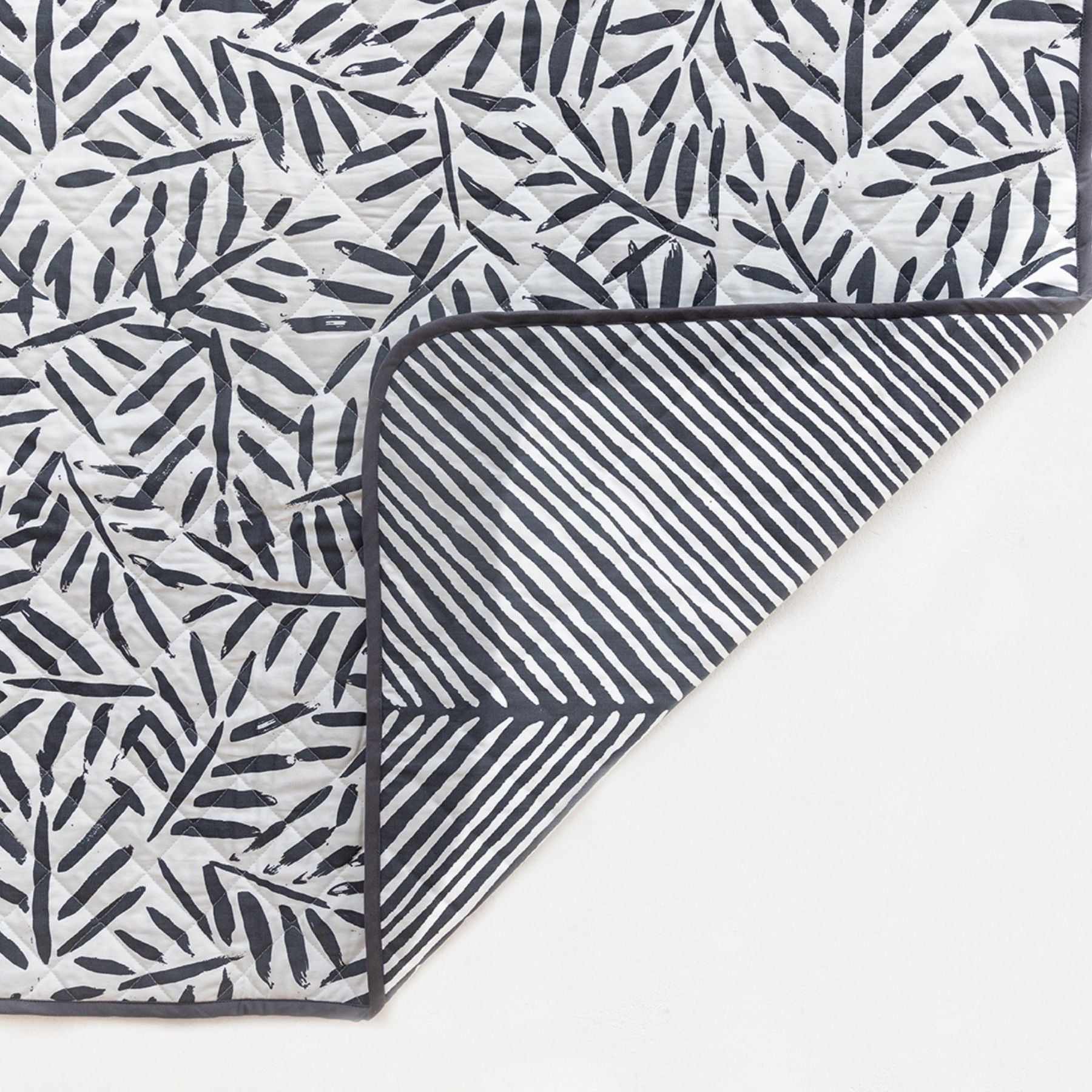 toddlekind-waterproof-organic-travel-mat-anchor-120x120cm- (2)