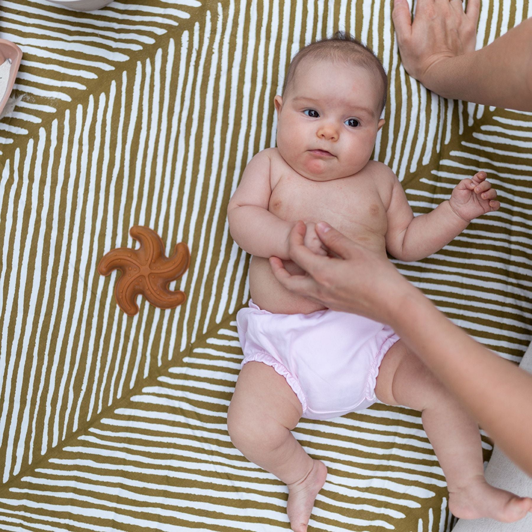 toddlekind-waterproof-organic-travel-mat-sand-castle-120x120cm- (7)