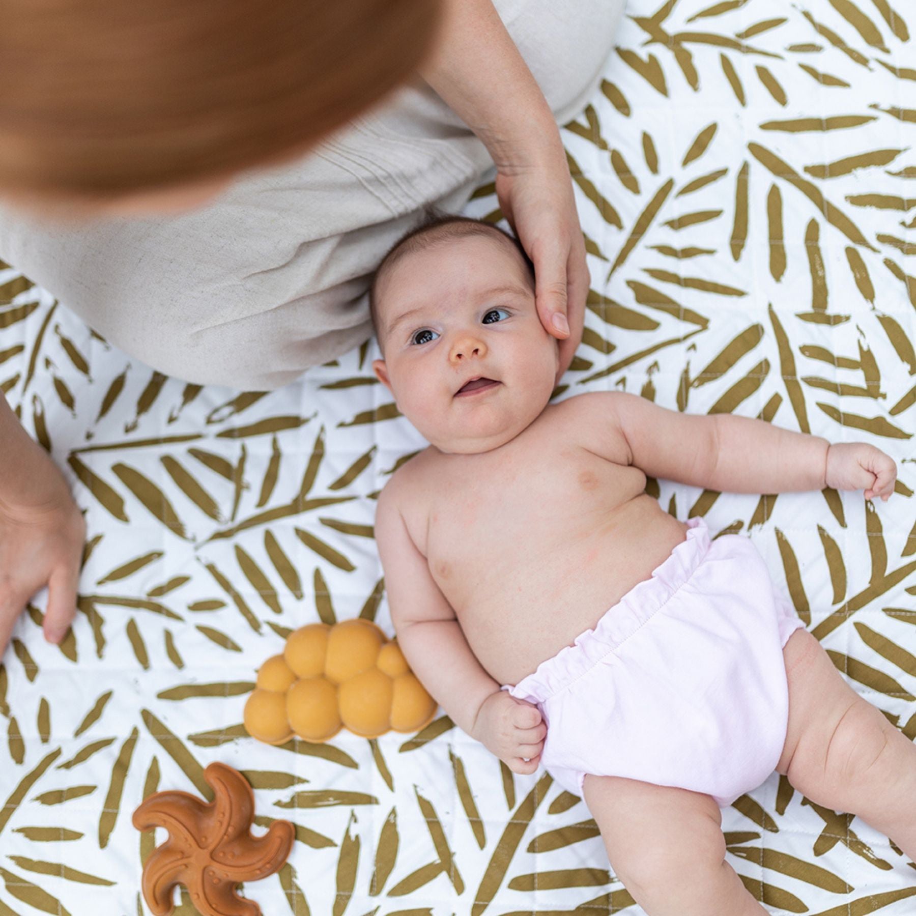 toddlekind-waterproof-organic-travel-mat-sand-castle-120x120cm- (5)
