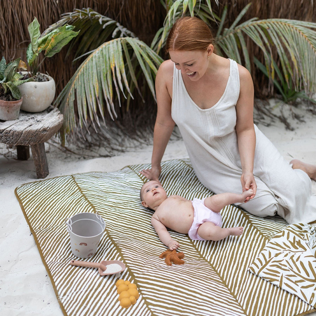 toddlekind-waterproof-organic-travel-mat-sand-castle-120x120cm- (6)