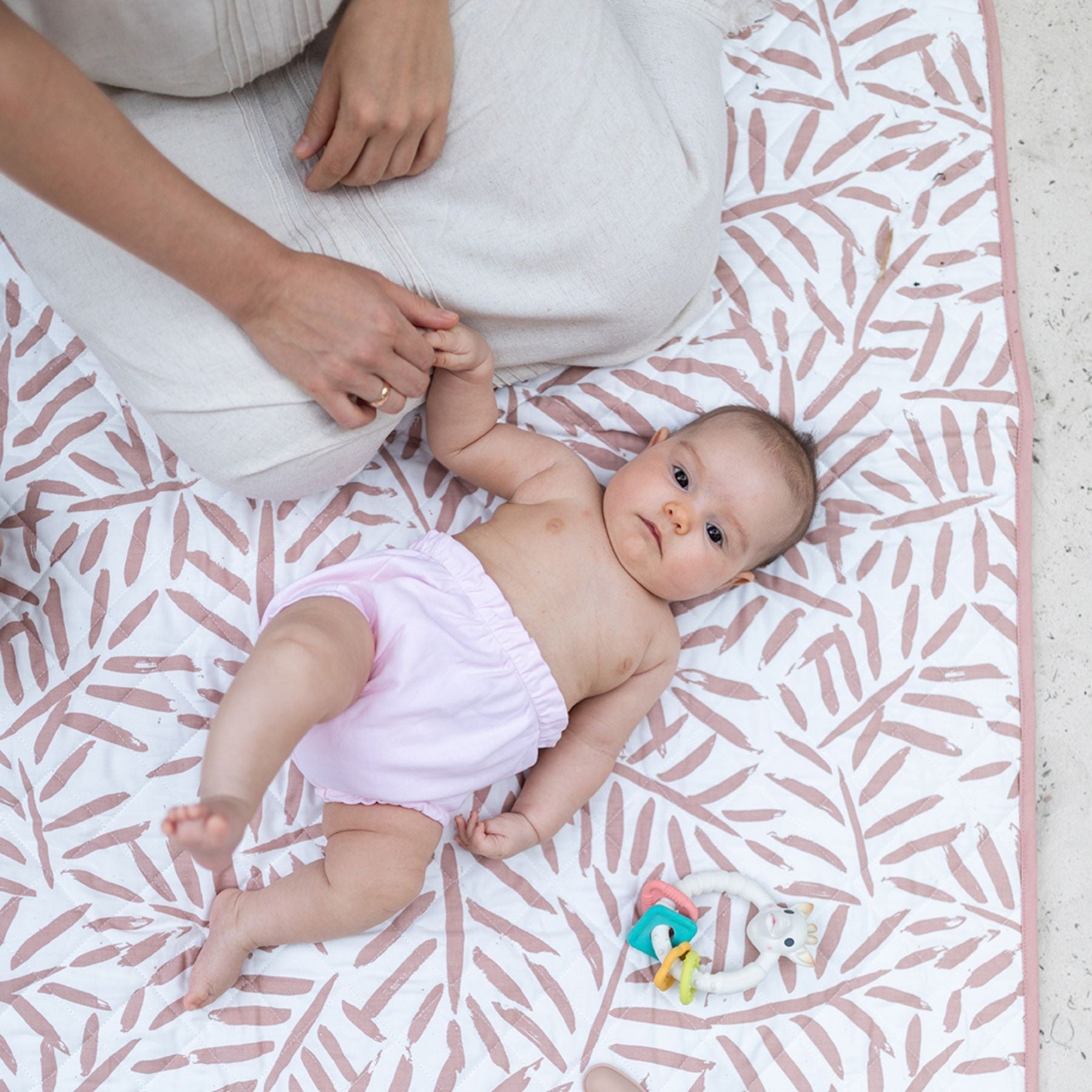 toddlekind-waterproof-organic-travel-mat-sea-shell-120x120cm- (9)
