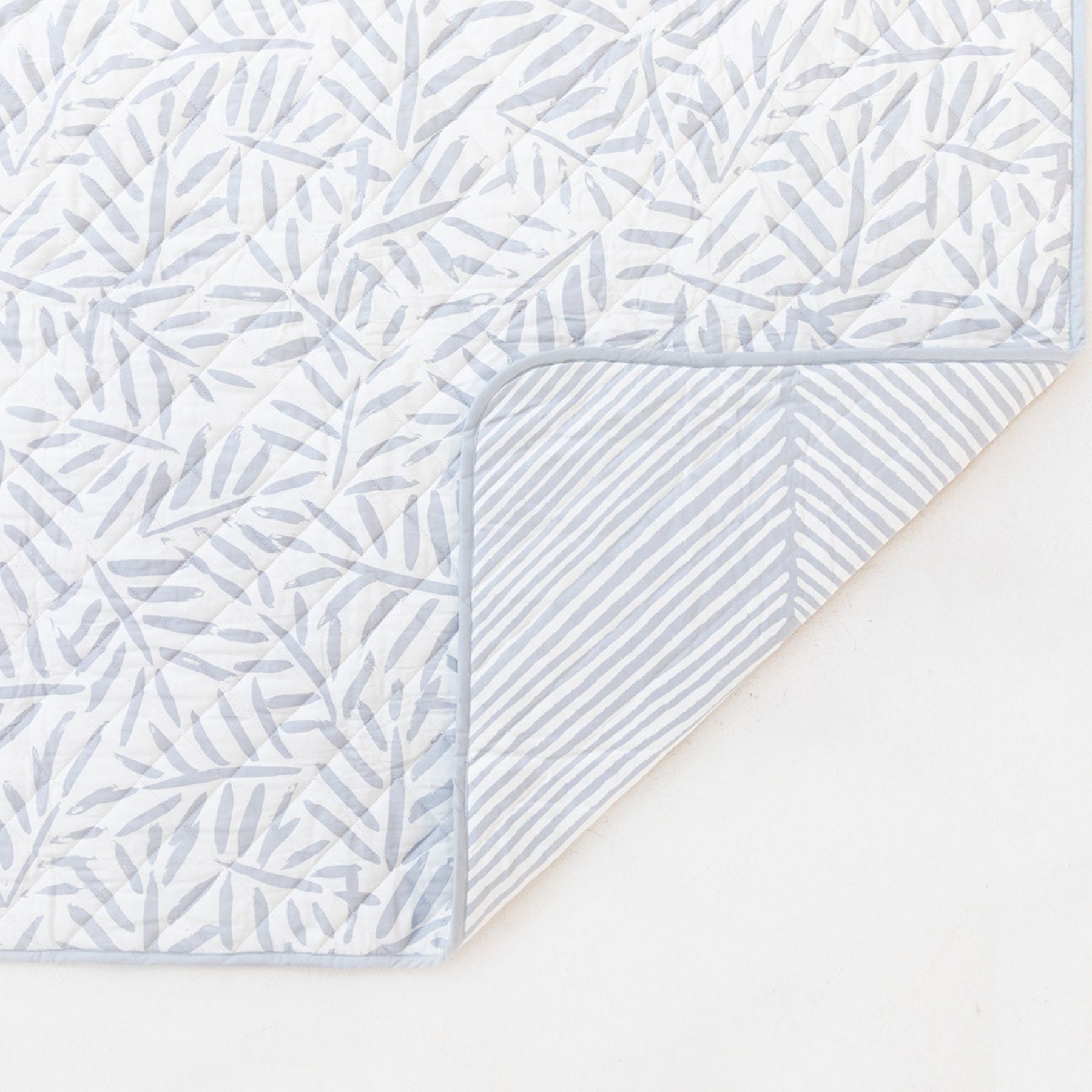 toddlekind-waterproof-organic-travel-mat-stone-120x120cm- (2)