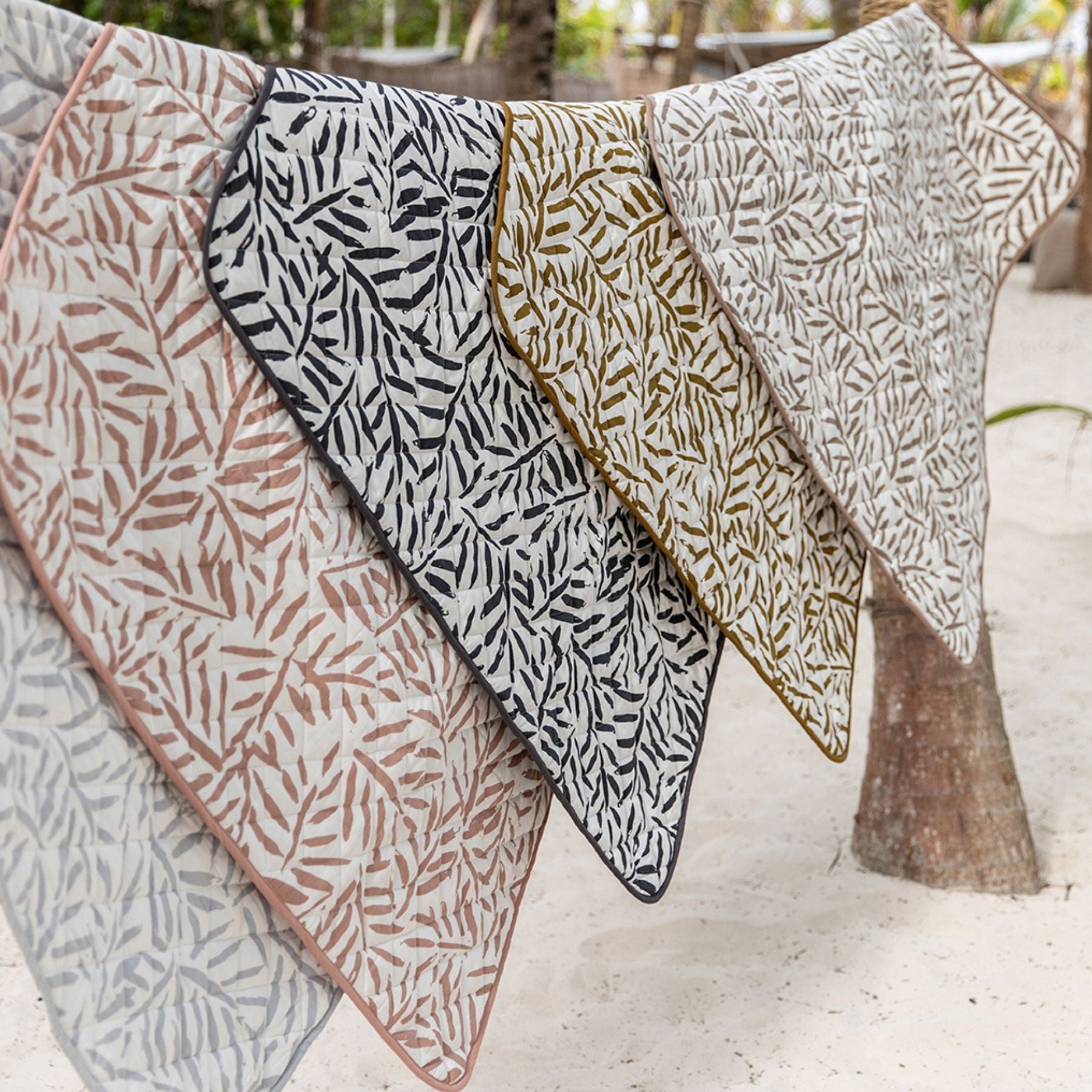 toddlekind-waterproof-organic-travel-mat-stone-120x120cm- (11)