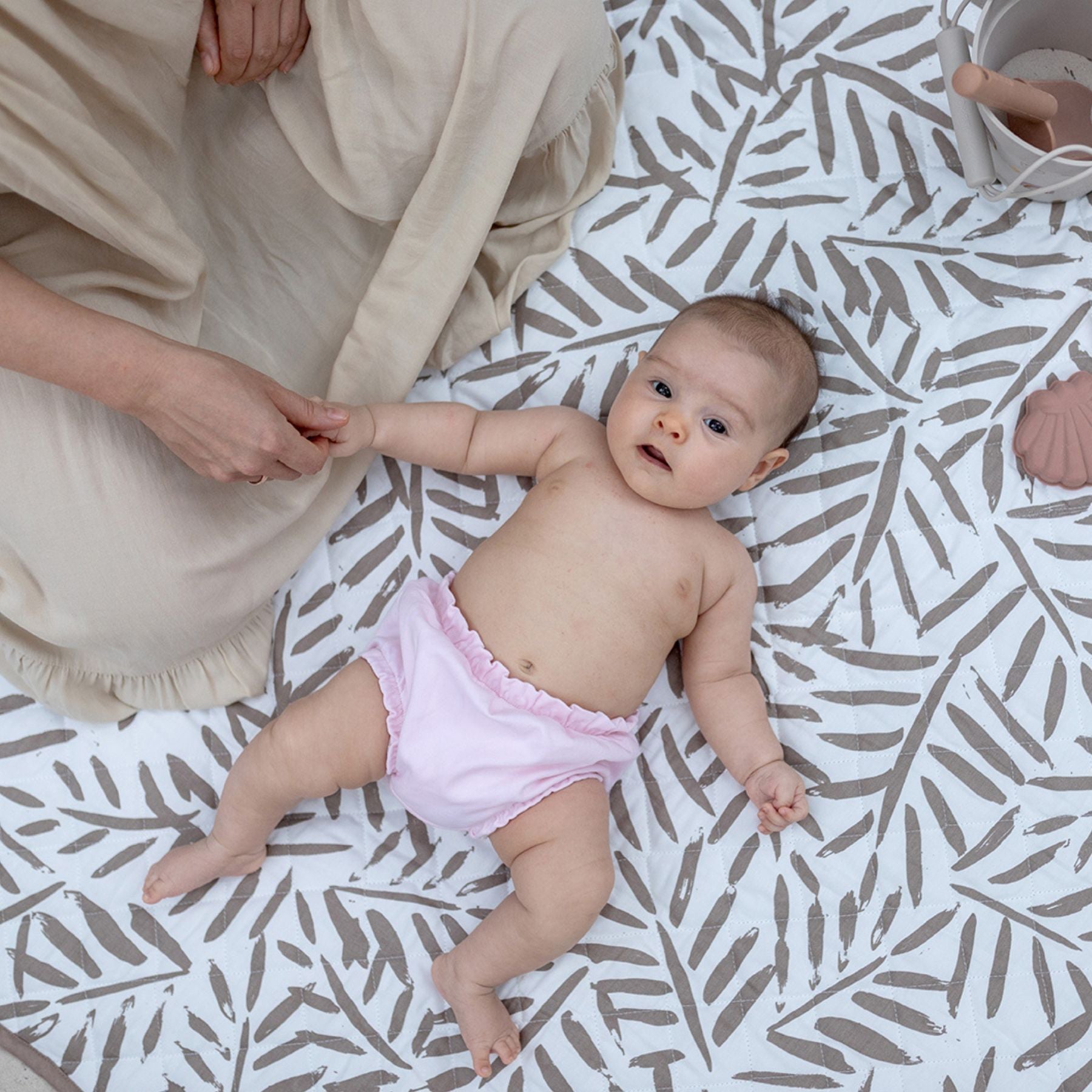 toddlekind-waterproof-organic-travel-mat-tan-120x120cm- (8)