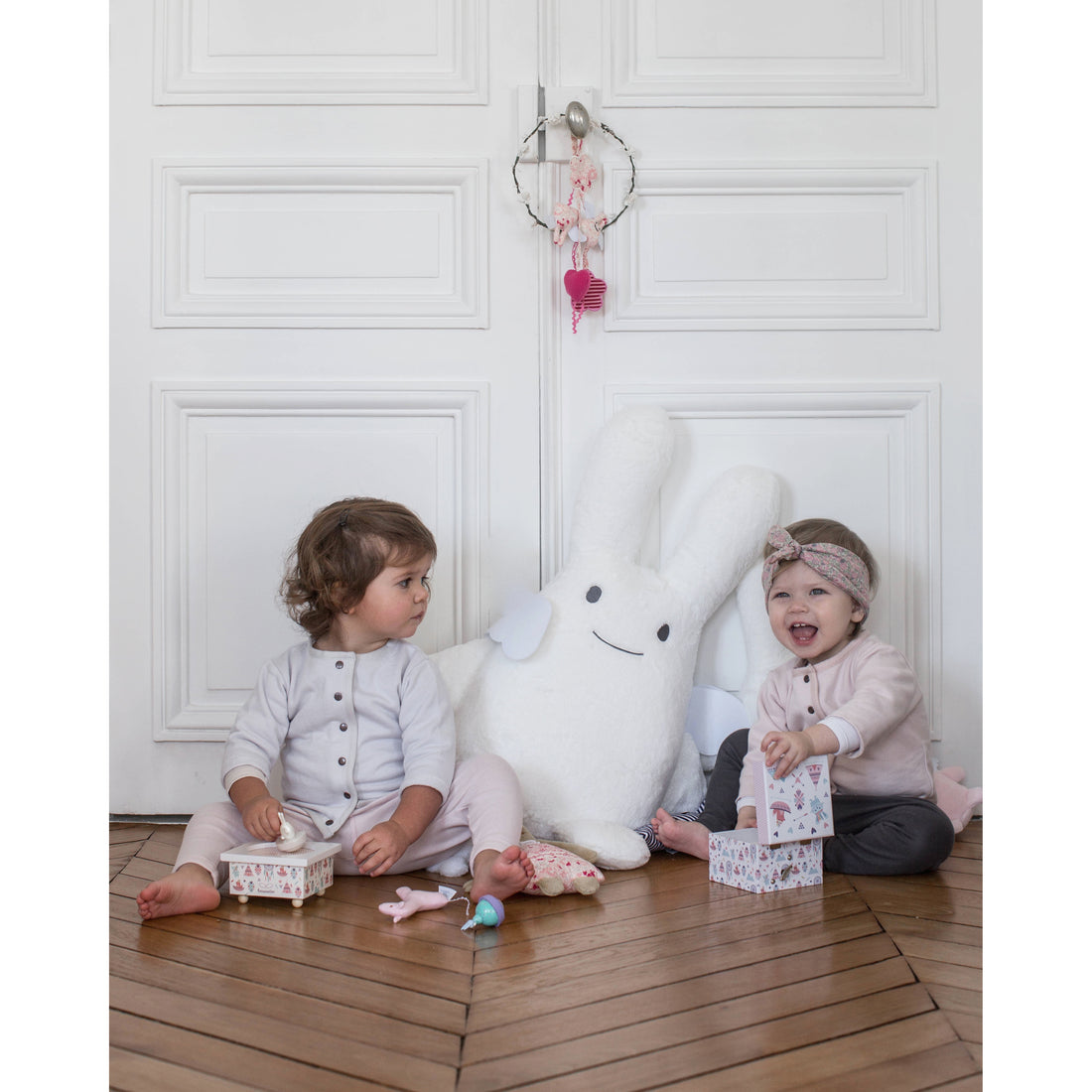 trousselier-dancing-music-box-angel-bunny-with-indians- (5)