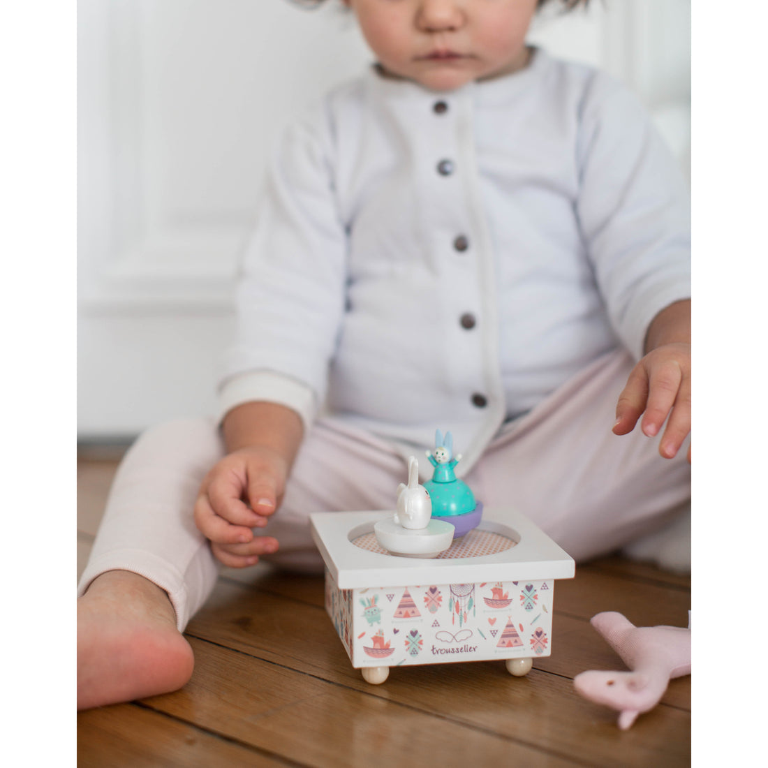 trousselier-dancing-music-box-angel-bunny-with-indians- (7)