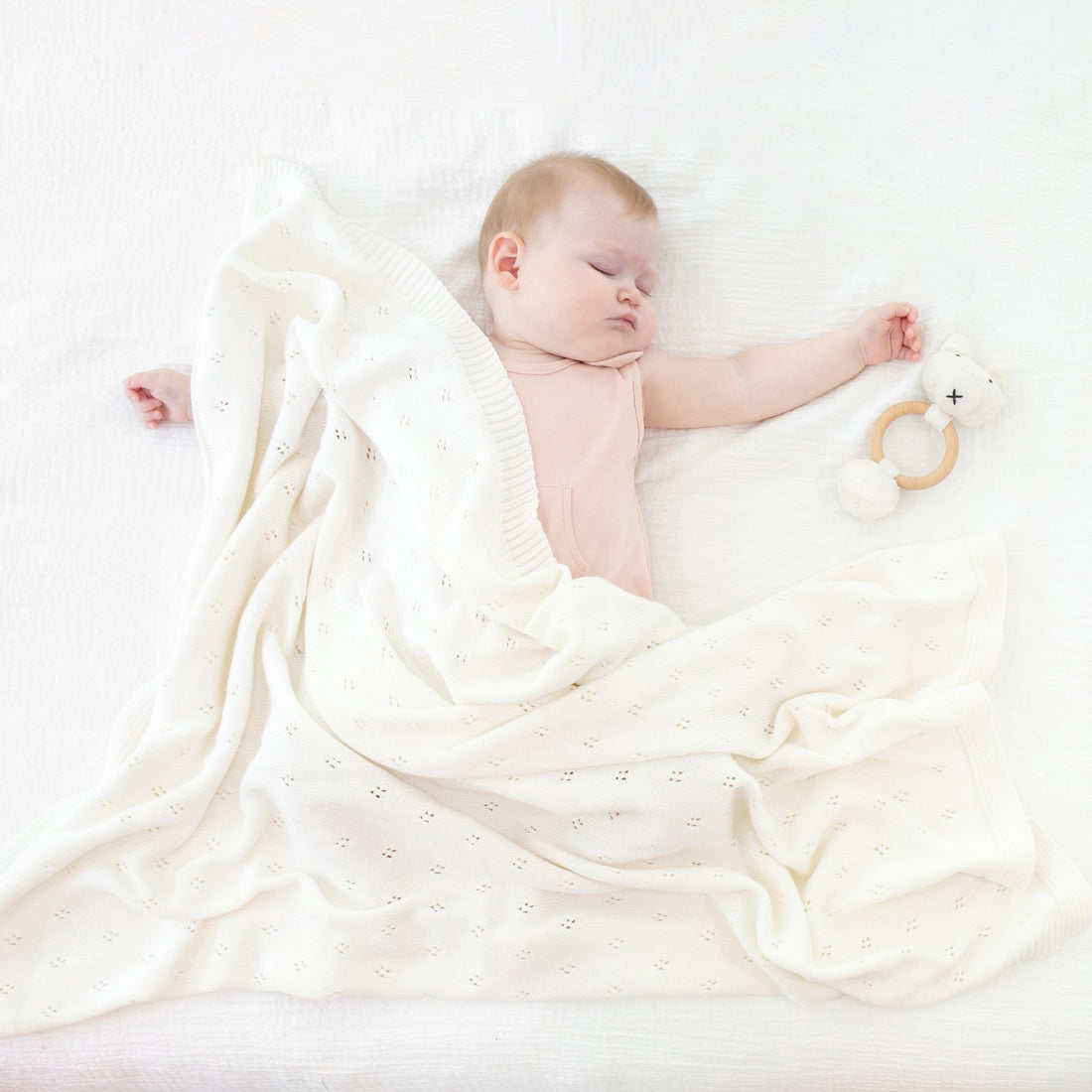 zestt-clover-knit-baby-gift-set-soft-white- (3)